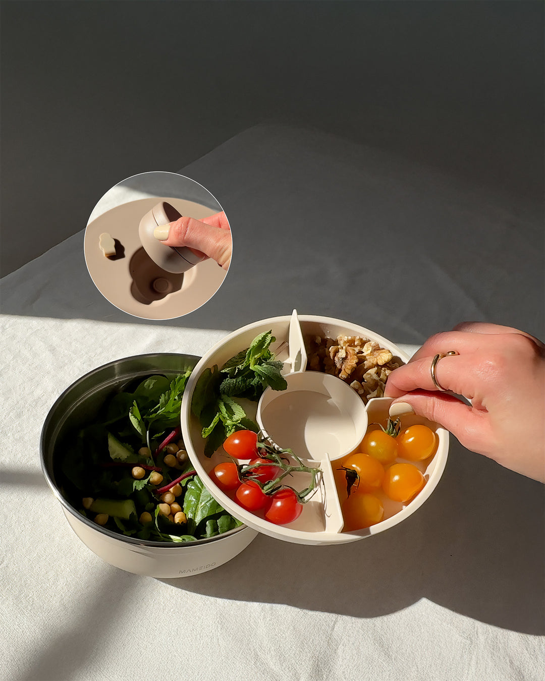 MAMEIDO Salatbox 1500 ml mit 3 Fächern & Dressingbehälter