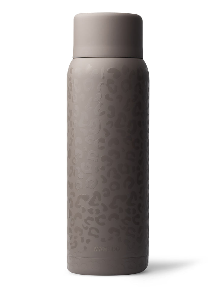 MAMEIDO Thermosflasche mit Druckknopf & Trinkbecher 1000ml in Sleek Leo #farbe_sleek-leo