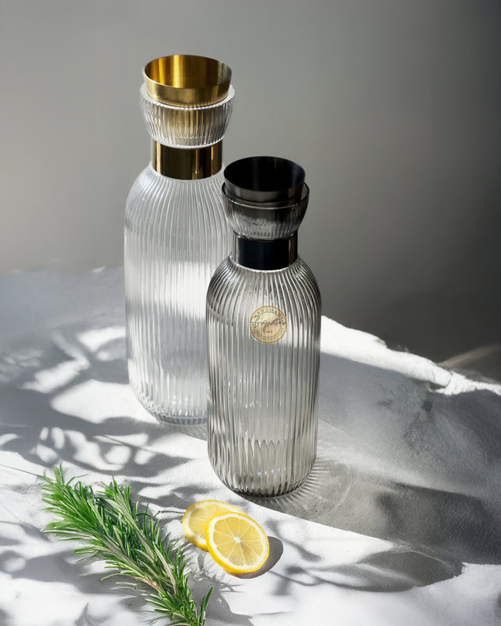 MAMEIDO Mundgeblasene Wasserkaraffe mit edlem Ausgießer #farbe_crystal-gold